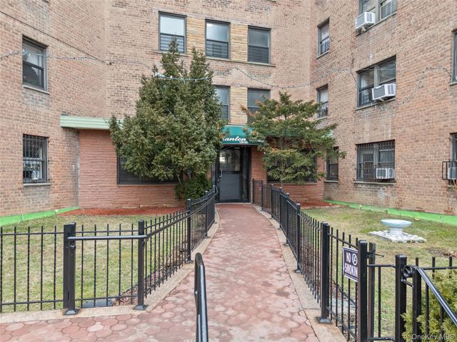 139-05 85th Drive 4B, Briarwood, NY 11435