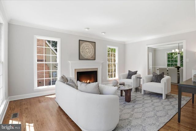 13013 GREY FRIARS PL, Herndon, VA 20171