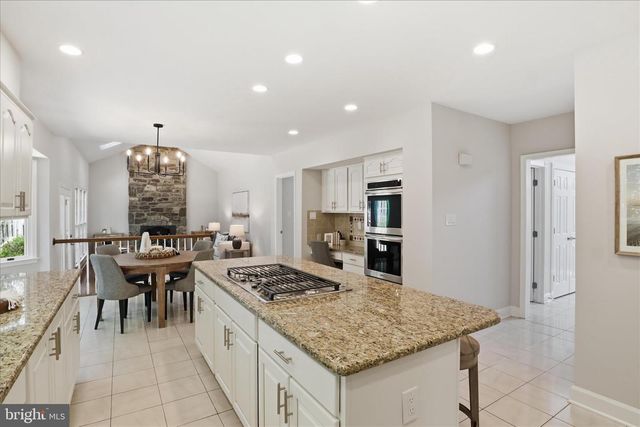 13013 GREY FRIARS PL, Herndon, VA 20171