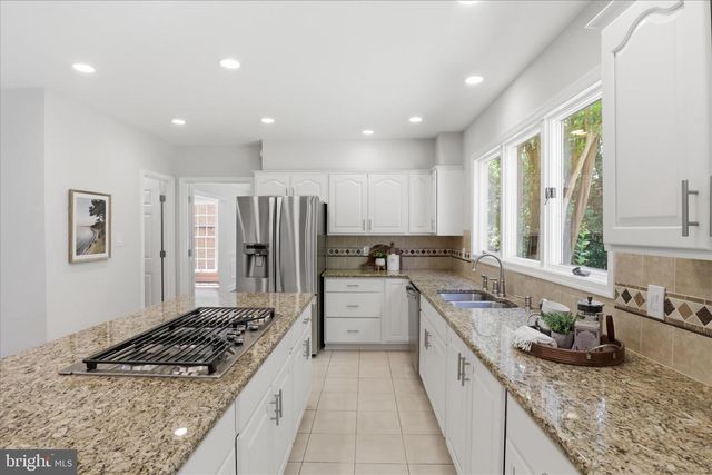 13013 GREY FRIARS PL, Herndon, VA 20171