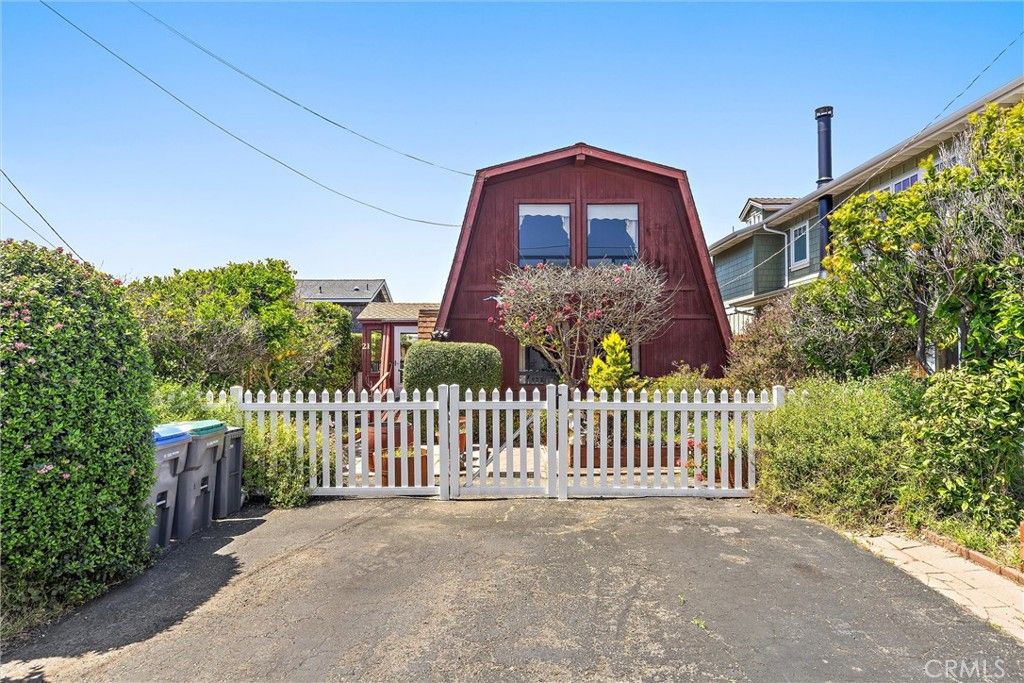 Image 1 of property listing at 21 12th Street, Cayucos, CA 93430