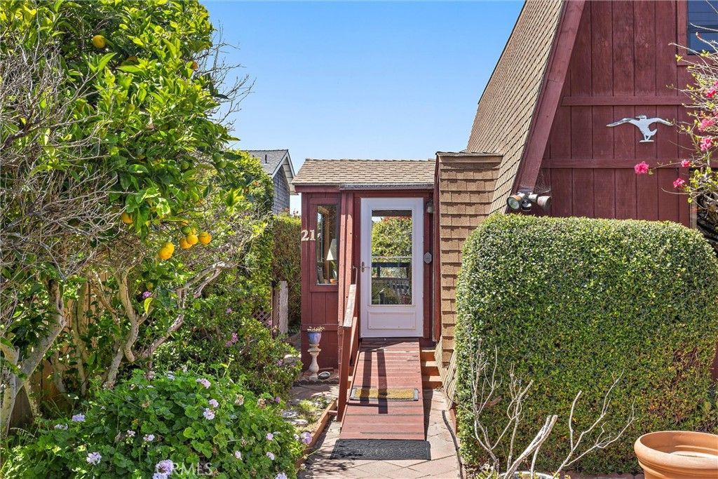 Image 2 of property listing at 21 12th Street, Cayucos, CA 93430