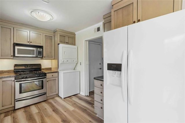 5506 Kingsport Drive, Atlanta, GA 30342