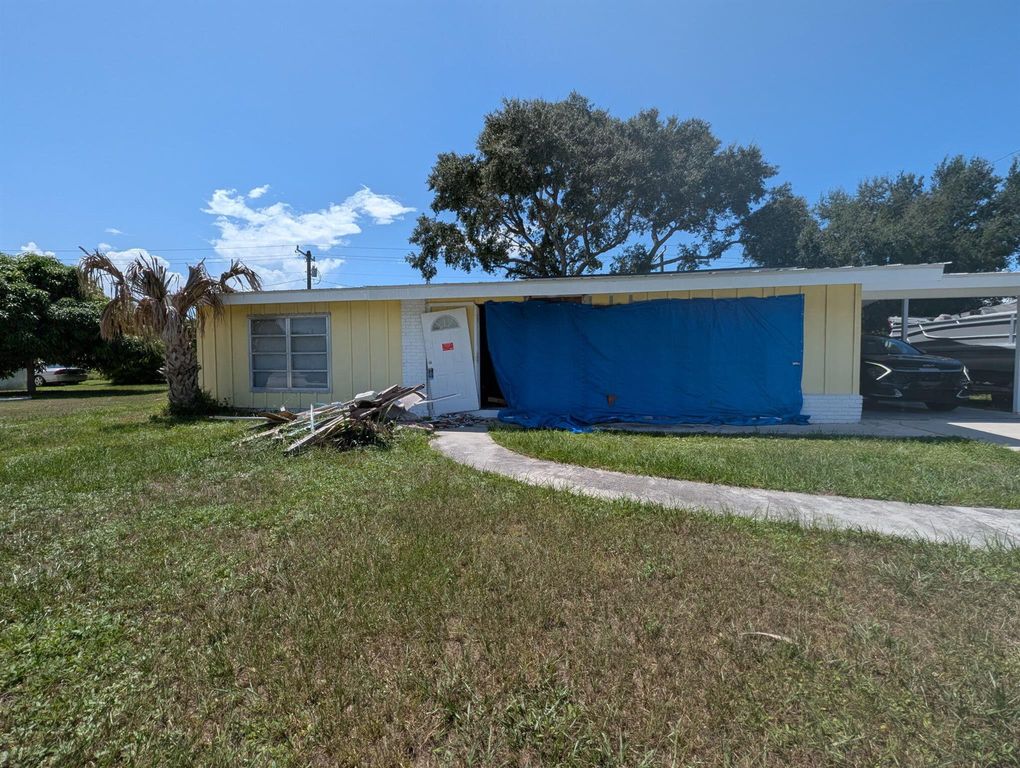550 SW Airoso Boulevard, Port St Lucie, FL 34983