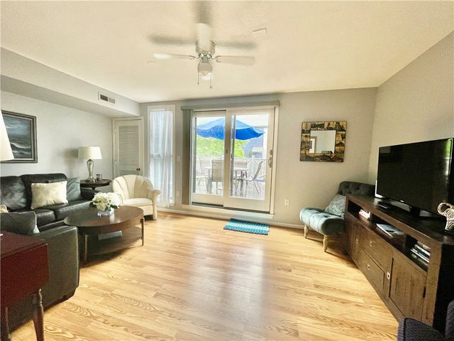 106 Swinburne Row, Newport, RI 02840