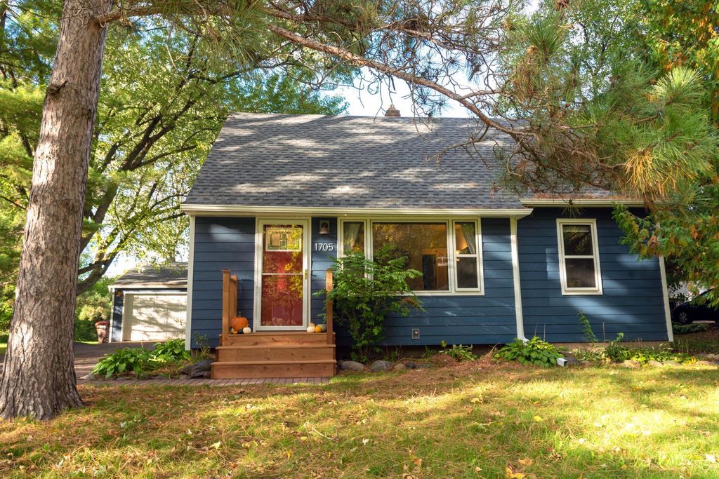 1705 Lark Avenue, Maplewood, MN 55109