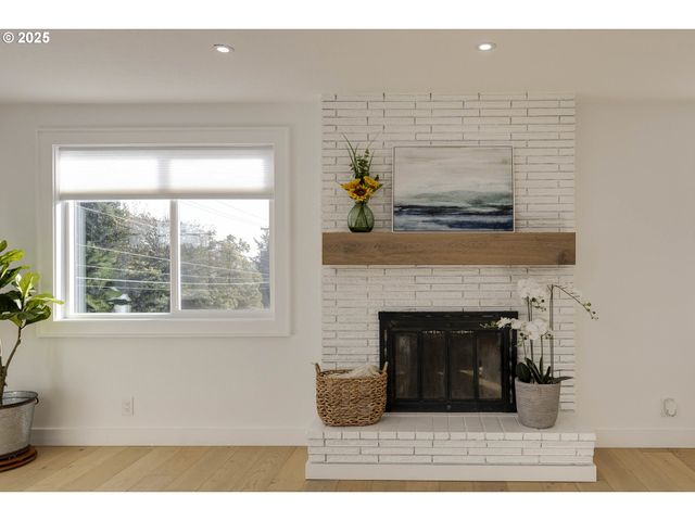 1290 Se MADRONA Ave, Salem, OR 97302