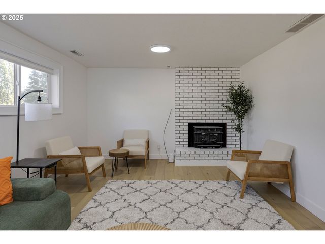 1290 Se MADRONA Ave, Salem, OR 97302