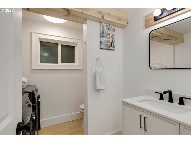 1290 Se MADRONA Ave, Salem, OR 97302