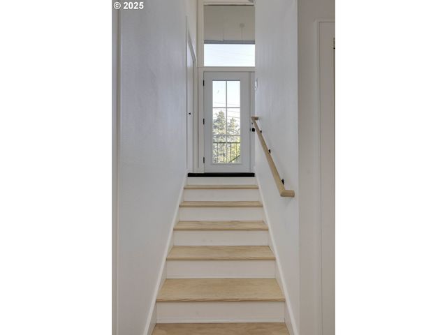 1290 Se MADRONA Ave, Salem, OR 97302