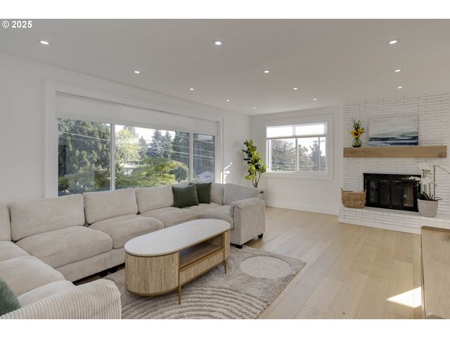 1290 Se MADRONA Ave, Salem, OR 97302