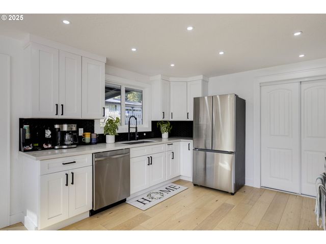 1290 Se MADRONA Ave, Salem, OR 97302