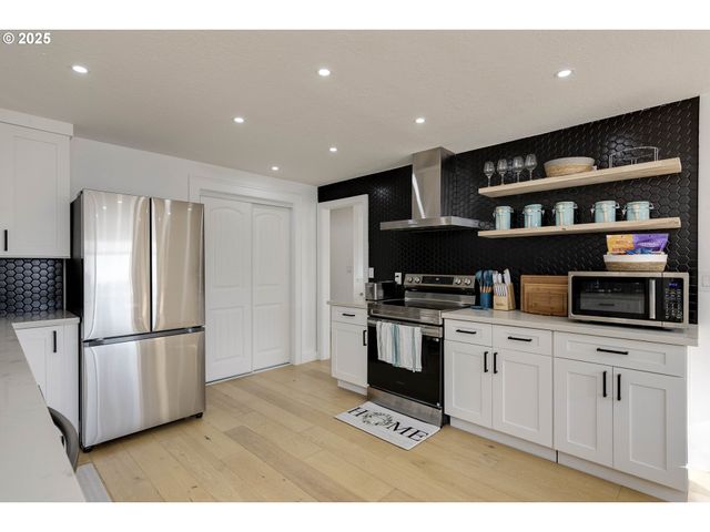 1290 Se MADRONA Ave, Salem, OR 97302