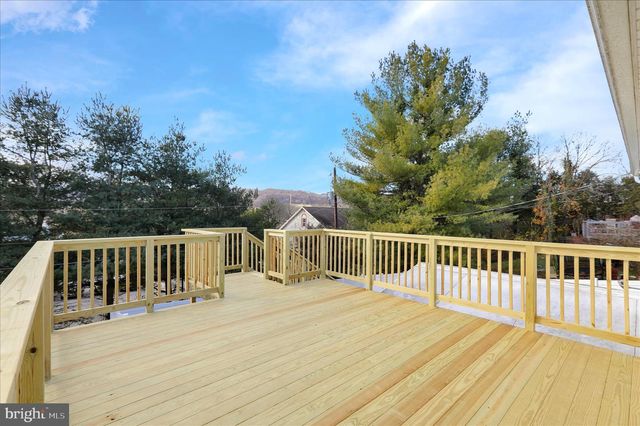 72 MOUNTAIN BLVD, Wernersville, PA 19565