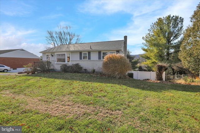 72 MOUNTAIN BLVD, Wernersville, PA 19565