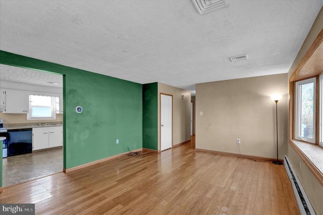 72 MOUNTAIN BLVD, Wernersville, PA 19565