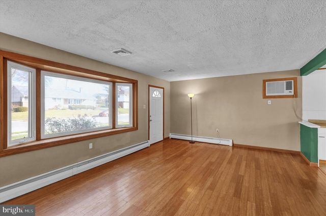 72 MOUNTAIN BLVD, Wernersville, PA 19565