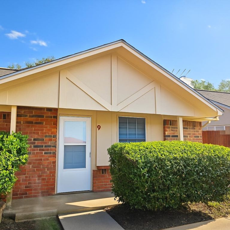 200 Bonnie Bell Lane, Springtown, TX 76082