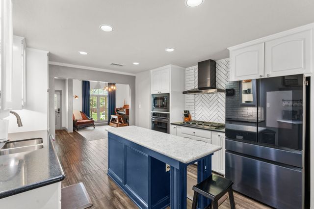 404 Arbor Lawn Drive, Burleson, TX 76028