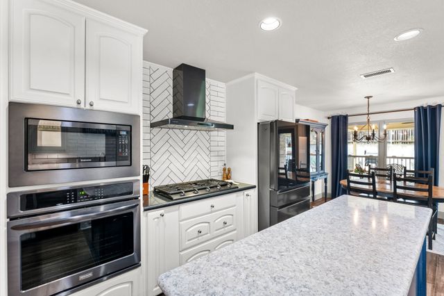 404 Arbor Lawn Drive, Burleson, TX 76028