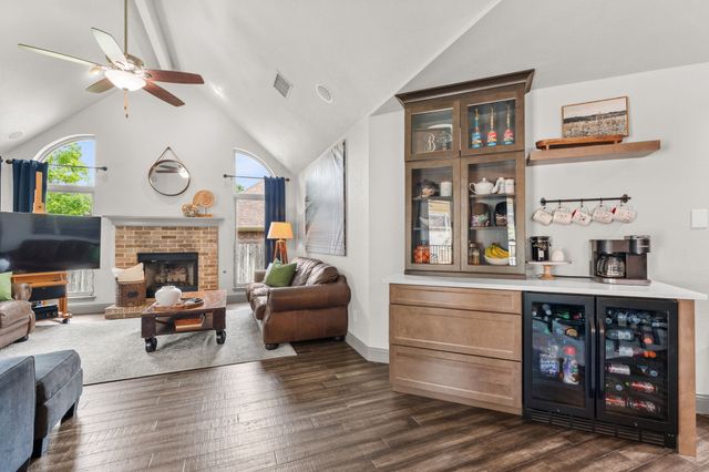 404 Arbor Lawn Drive, Burleson, TX 76028