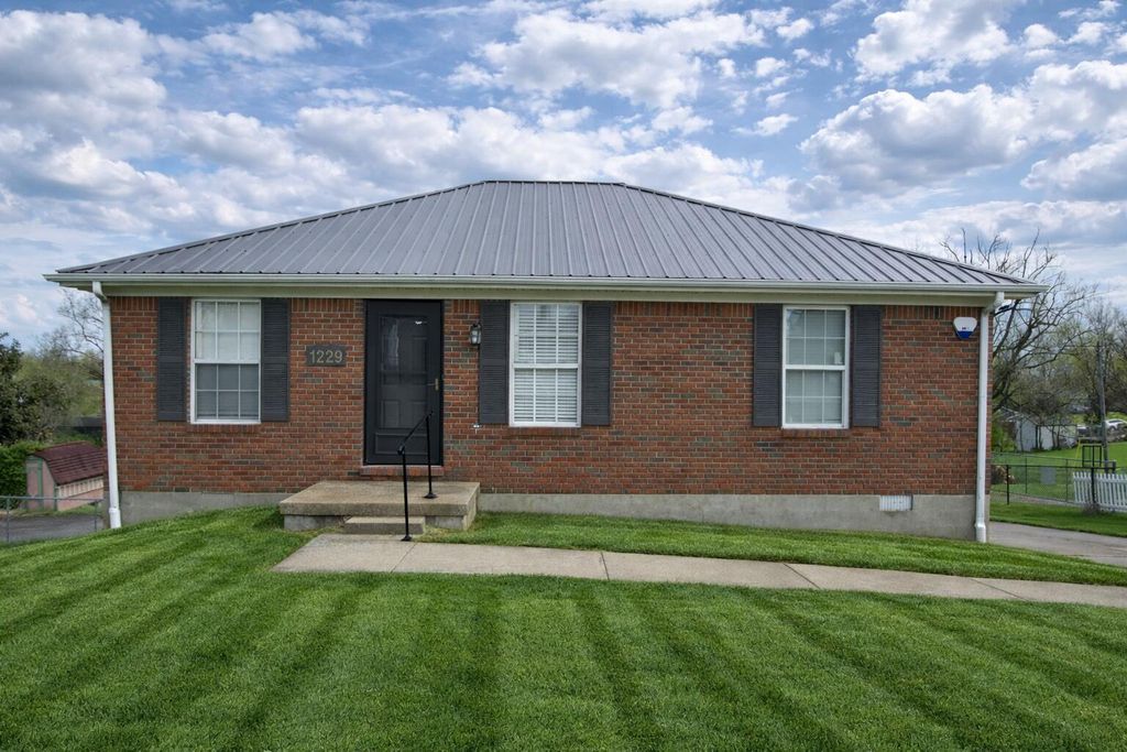 1229 E Irvine Street, Richmond, KY 40475