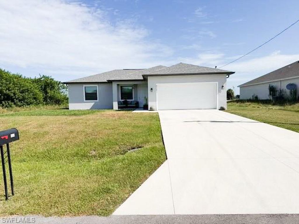 8041 Sherwood CIR, LABELLE, FL 33935 — exterior