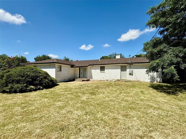 1136 Simpson Drive, Hurst, TX 76053