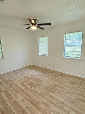 1136 Simpson Drive, Hurst, TX 76053