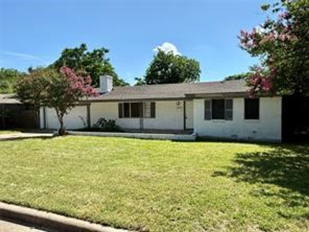 1136 Simpson Drive, Hurst, TX 76053