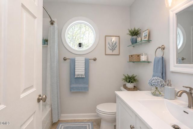 323 Columbia Place E, Chapel Hill, NC 27516