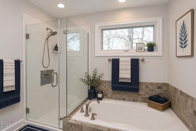 323 Columbia Place E, Chapel Hill, NC 27516