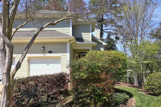 323 Columbia Place E, Chapel Hill, NC 27516