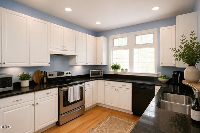 323 Columbia Place E, Chapel Hill, NC 27516