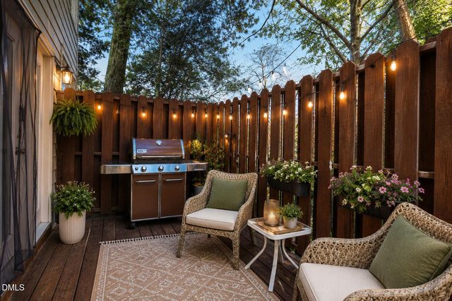 323 Columbia Place E, Chapel Hill, NC 27516