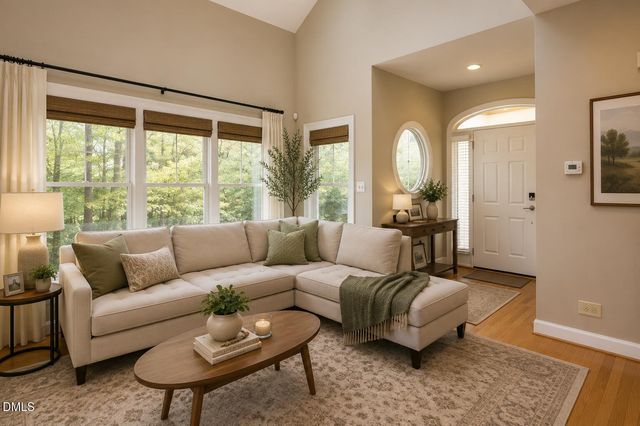 323 Columbia Place E, Chapel Hill, NC 27516