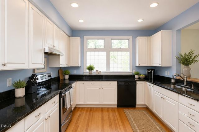 323 Columbia Place E, Chapel Hill, NC 27516