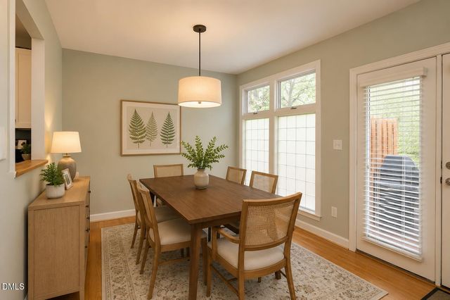 323 Columbia Place E, Chapel Hill, NC 27516