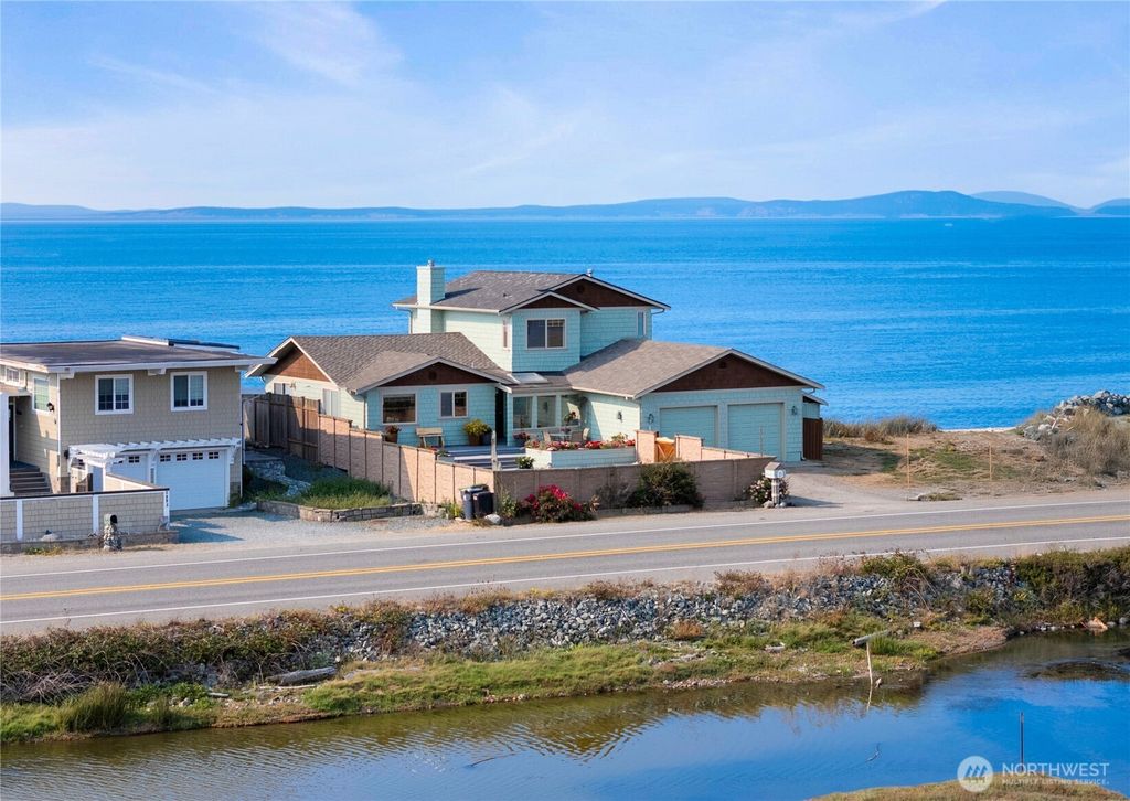 2597 West Beach Road, Oak Harbor, WA 98277