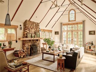 255 Hemlock, Lake Arrowhead, CA 92352
