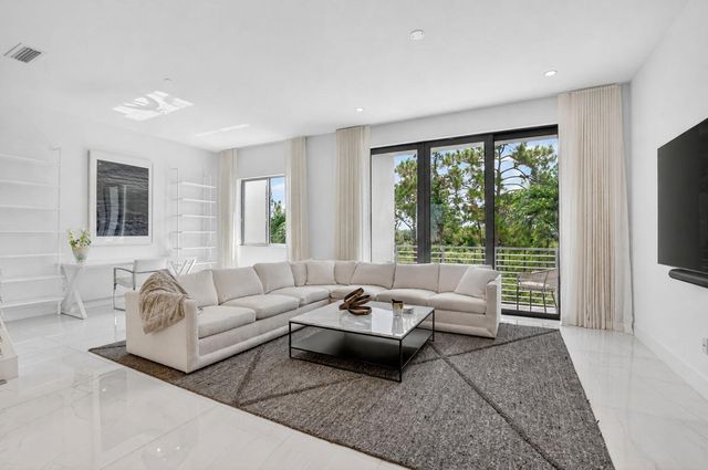 4130 NW 17th Avenue, Boca Raton, FL 33431