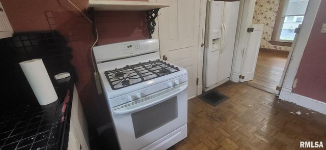 1262 N BROAD Street, Galesburg, IL 61401