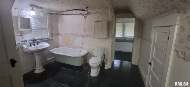 1262 N BROAD Street, Galesburg, IL 61401