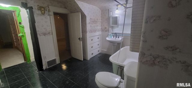 1262 N BROAD Street, Galesburg, IL 61401