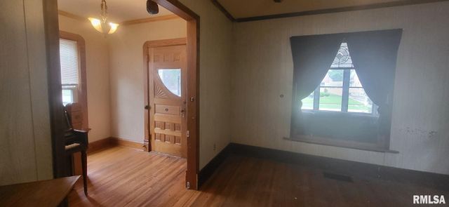 1262 N BROAD Street, Galesburg, IL 61401