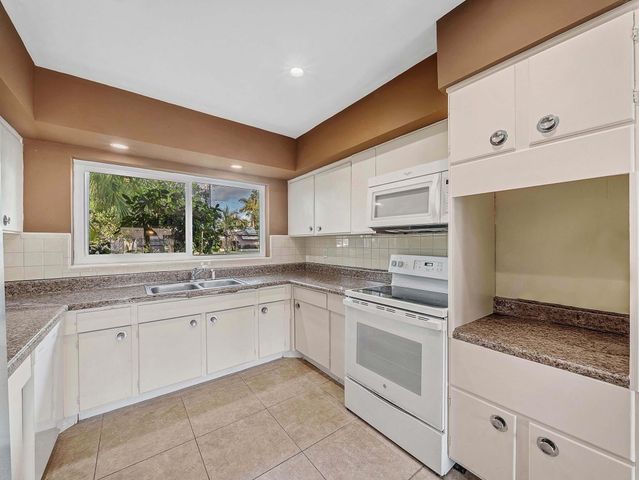 2750 SE 3rd Street, Pompano Beach, FL 33062