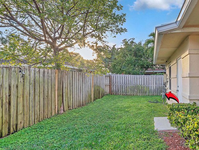 2750 SE 3rd Street, Pompano Beach, FL 33062