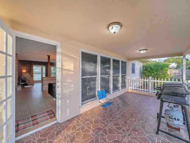 2750 SE 3rd Street, Pompano Beach, FL 33062