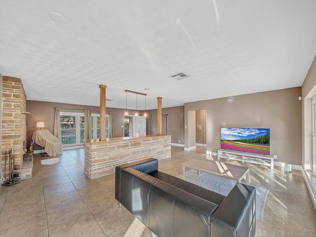 2750 SE 3rd Street, Pompano Beach, FL 33062