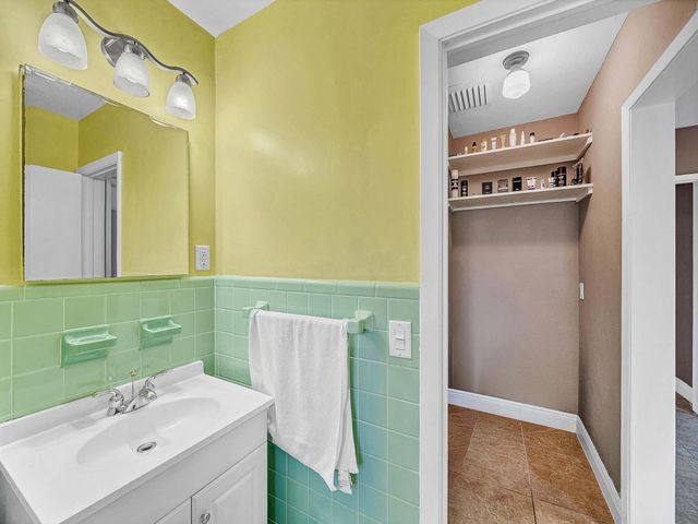 2750 SE 3rd Street, Pompano Beach, FL 33062